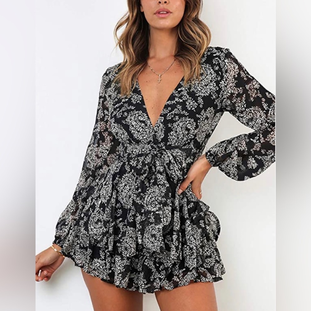 Floral Skort romper jumpsuit baggy sleeves never worn size L